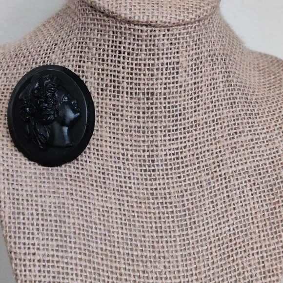 Antique Victorian Whitby Jet Bog Oak Mourning Brooch - Picture 14 of 16